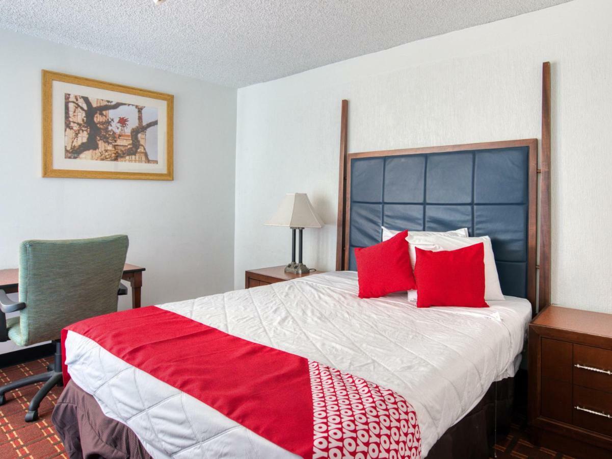 מלון Oyo Townhouse Houston George Bush Intercontinental מראה חיצוני תמונה